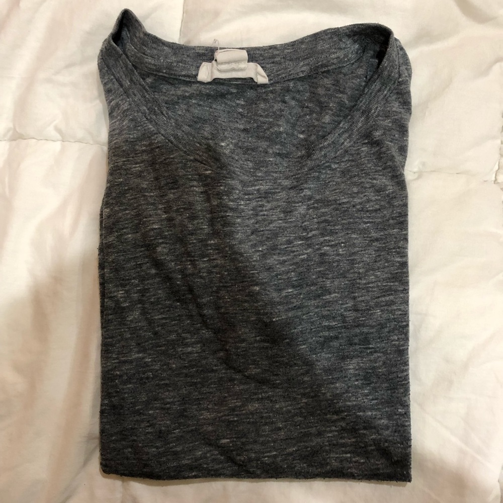 Plain grey t-shirt